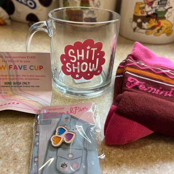NEW Fave Cup Shit Show Mug Gift Set with Socks and Heart Pin Clear Pink Cup NEW - Picture 2 of 11